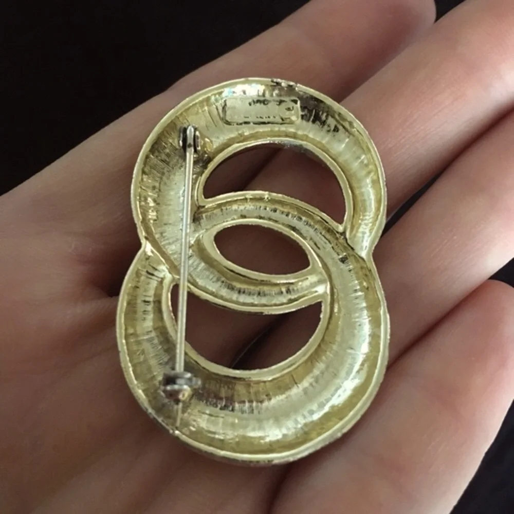 Vintage Gold Tone Brooch Pin